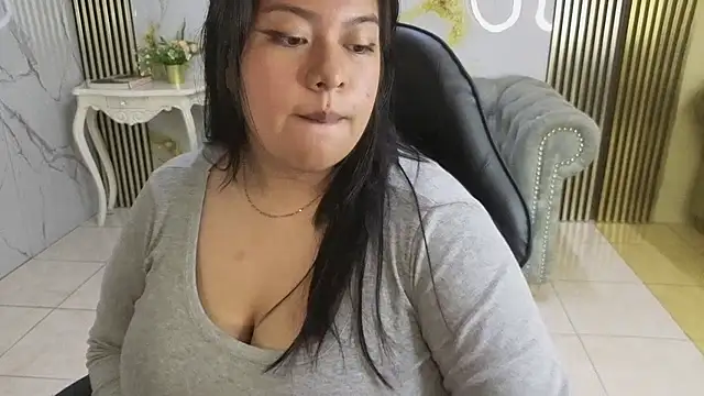 Isaa_s live cam on StripChat