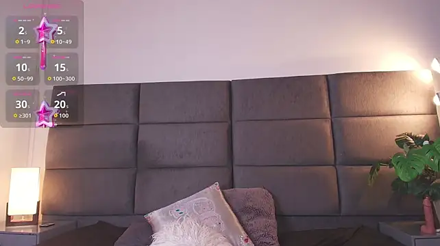 AshleyMonroee__ live cam on StripChat
