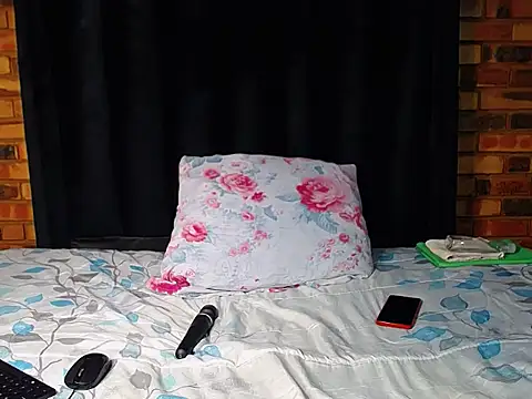 Miss_DarkBubble live cam on StripChat