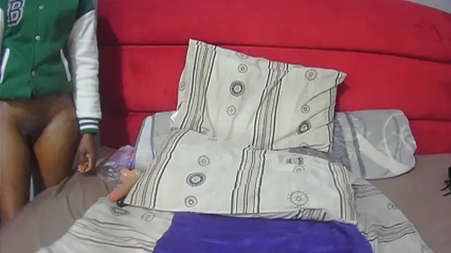 SexyPrettyBerry live cam on StripChat