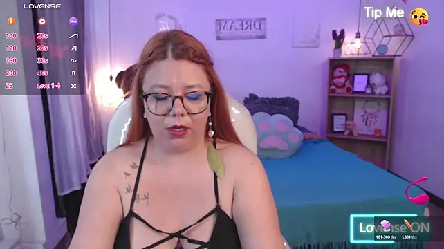 Scarlet_Royale live cam on StripChat