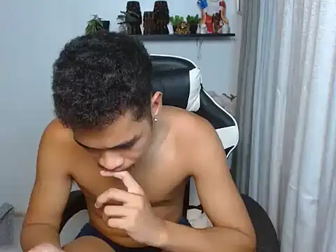 curlyasian_njxx live cam on StripChat