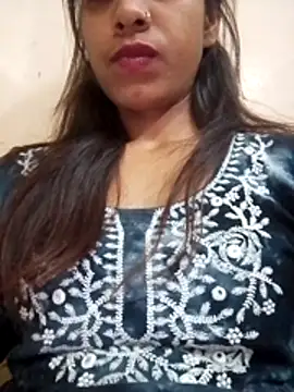 hotgirl-20 live cam on StripChat