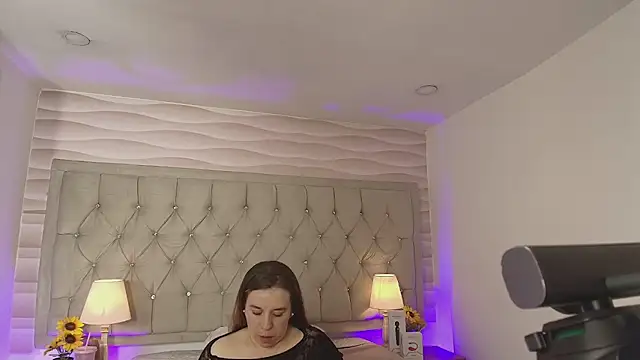Emely_CaroFg live cam on StripChat