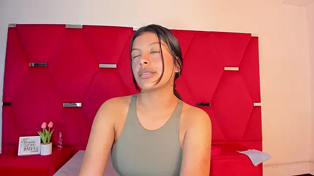 Salmaportman69 live sex cam