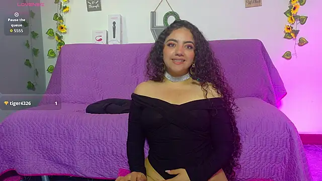 emiily_curly live cam preview