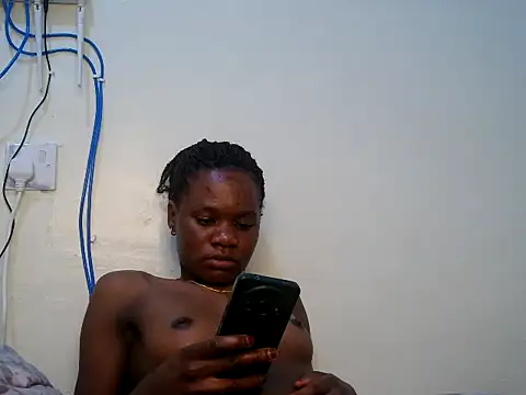 pettite_ass11 live cam on StripChat