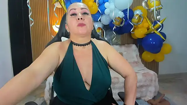 Danna_topless