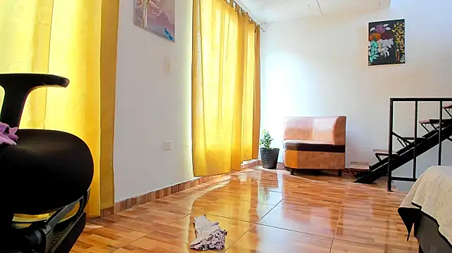 Laura_Ivy