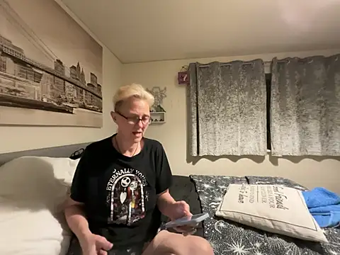 curvy-jinx (F mature) - Toy control LT to orgasm
