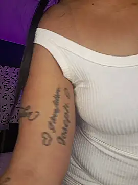 EbonyHorrny webcam