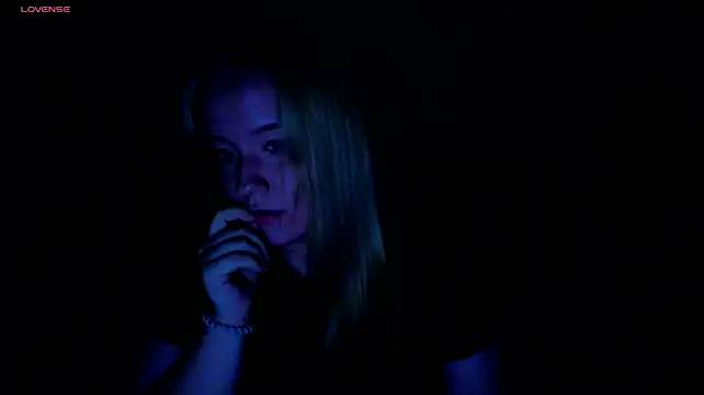 Sophia_Millery live cam on StripChat
