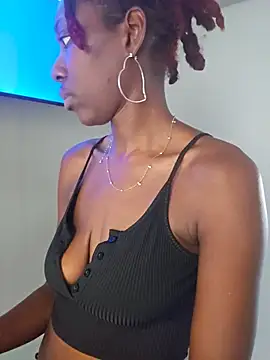 oliviaprettypussy live cam on StripChat