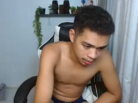 curlyasian_njxx