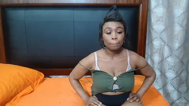 queenofboobs38