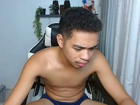 curlyasian_njxx