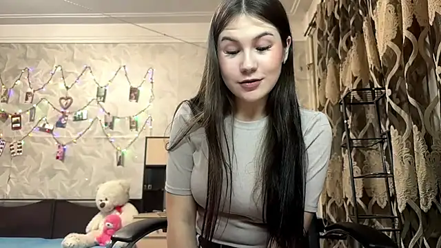 Gracethegreatest live cam on StripChat
