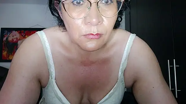 Grace_mature_milf