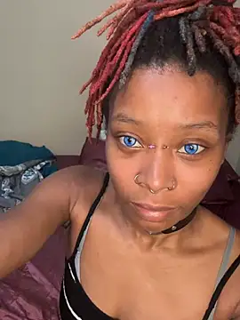 Lunablueee live cam preview