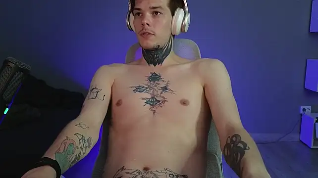 DENIS_HERE live cam on StripChat