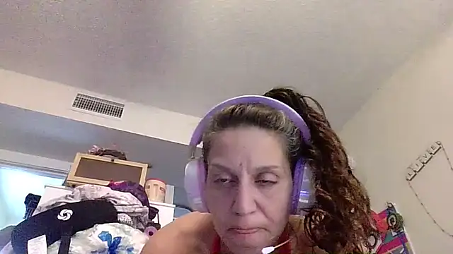 LexxxiLuvsLair webcam
