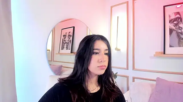 nanami_ (F teen) - Close up lips and suck fingers