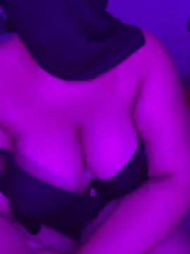 lola-sexy-hot