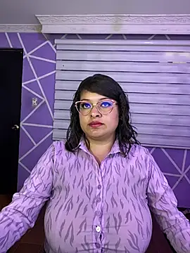 MiiaaJoness webcam