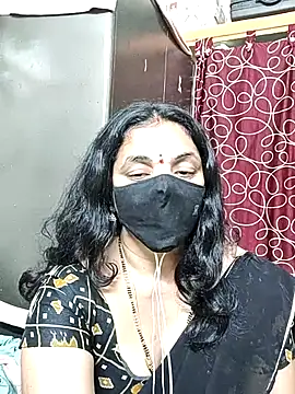 Leela_555 live cam on StripChat