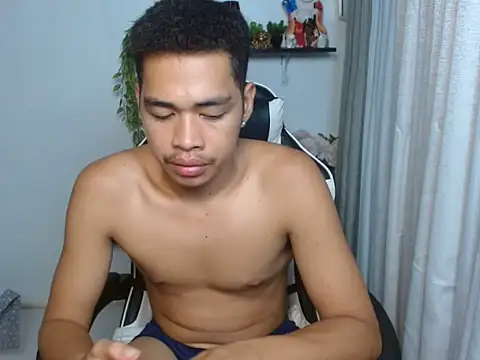 curlyasian_njxx