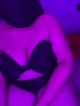 lola-sexy-hot