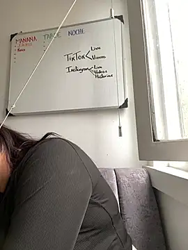 LiliMilk_21 webcam