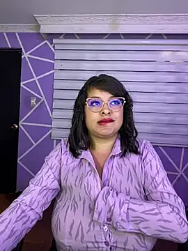 MiiaaJoness live cam on StripChat