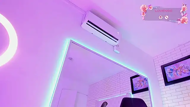 Coco_Balenciaga_ webcam