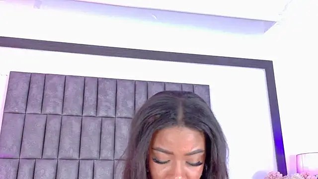 LoanaVega webcam