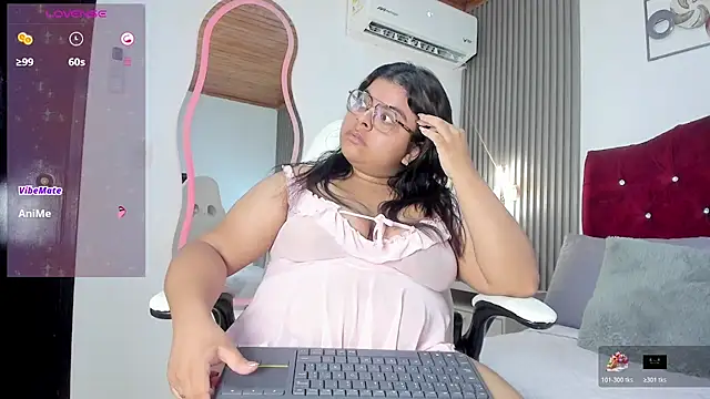 ariaa_monroe (F teen) - 2 fingers in my pussy