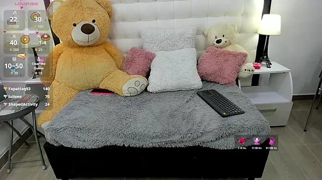Isabella_18 live cam preview