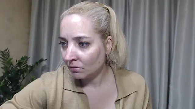 sweetpussy live cam on StripChat