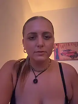 LunaHottie1 live cam on StripChat