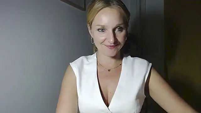 AliciaDesire webcam