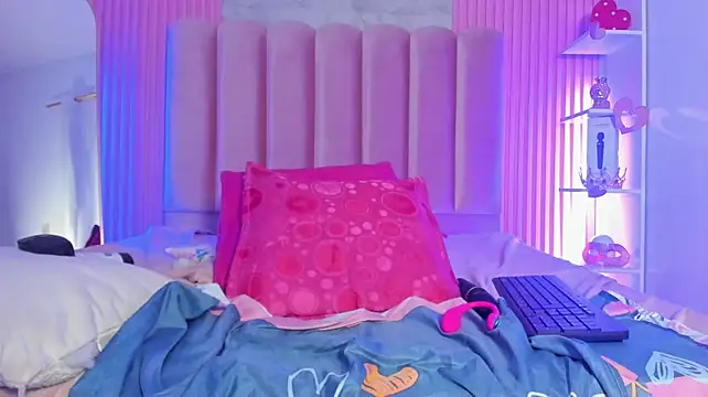 LunaRose18 webcam