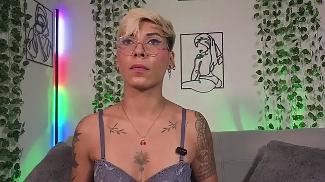 MiaMorgan_ webcam
