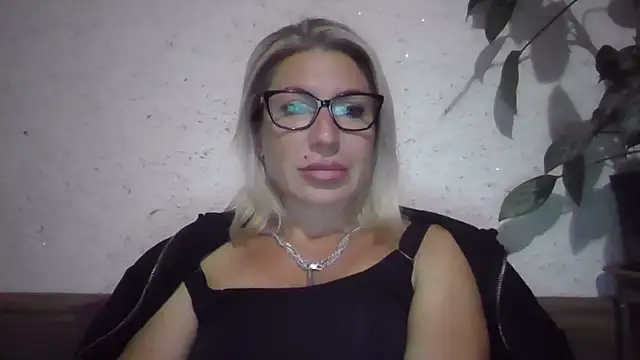 fox_red_lady7 webcam