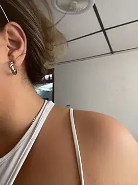 MiiaGreys webcam
