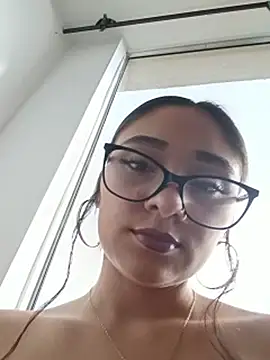 Mia_bleack webcam