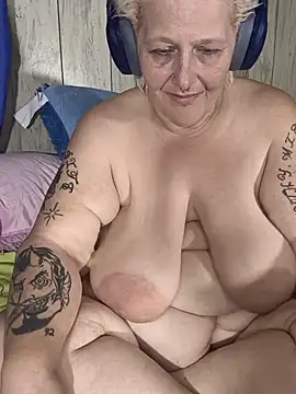 DavisDesires webcam