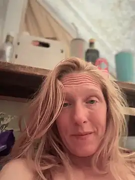 GoldenFlameGoddess webcam