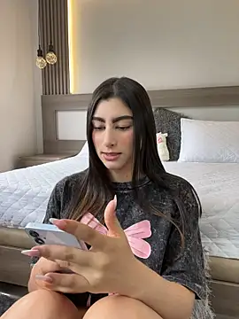 evelyn_hills webcam