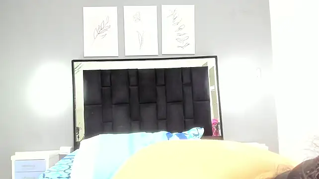 zoe_curvyy webcam