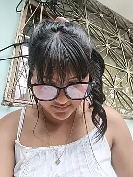 Emily-7 live cam on StripChat